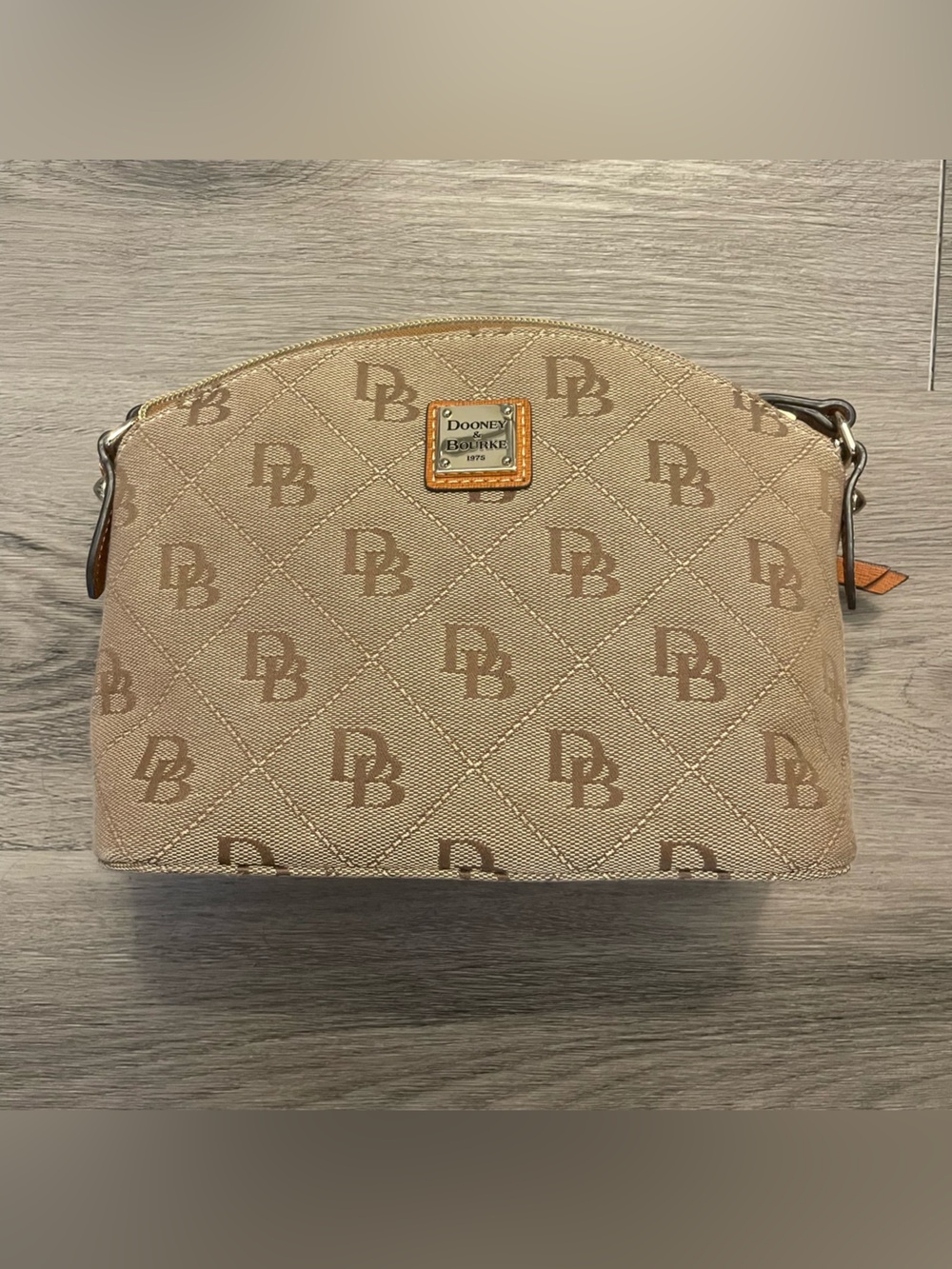 ❤️Dooney & Bourke Crossbody - Picture 2 of 2